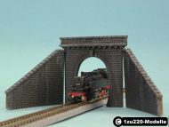 Art-Nr. 30001 - Eingleisiges Tunnelportal "Gemünden" mit zwei Stützmauern - Farbbeispiel
